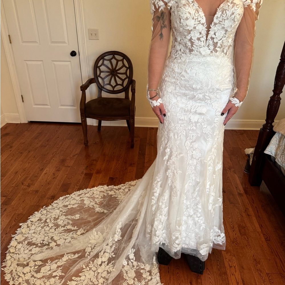 Elegant White Lace Wedding Dress